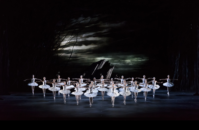 Swan Lake. Artists of The Royal Ballet.  © ROH, 2018. Photographed by Bill Cooper