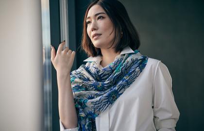 元宝塚歌劇団男役スター・愛月ひかる、「LeLaSa」新ブランドモデルに決定　3/6よりコラボストールを数量限定で発売