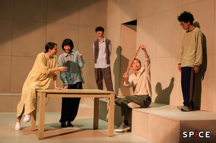 加藤拓也作・演出の最新作『いつぞやは』が開幕　平原テツ、橋本淳、鈴木杏らの舞台写真が公開