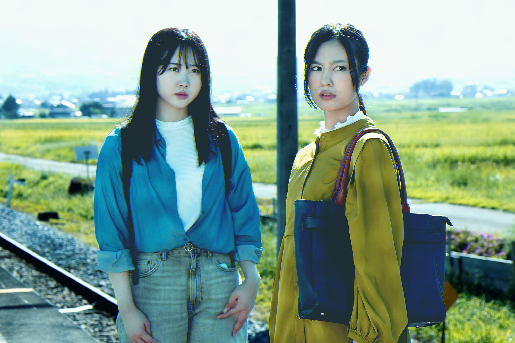 左から、本田望結、恒松祐里　映画『きさらぎ駅 Re：』 （C）2025「きさらぎ駅 Re：」製作委員会