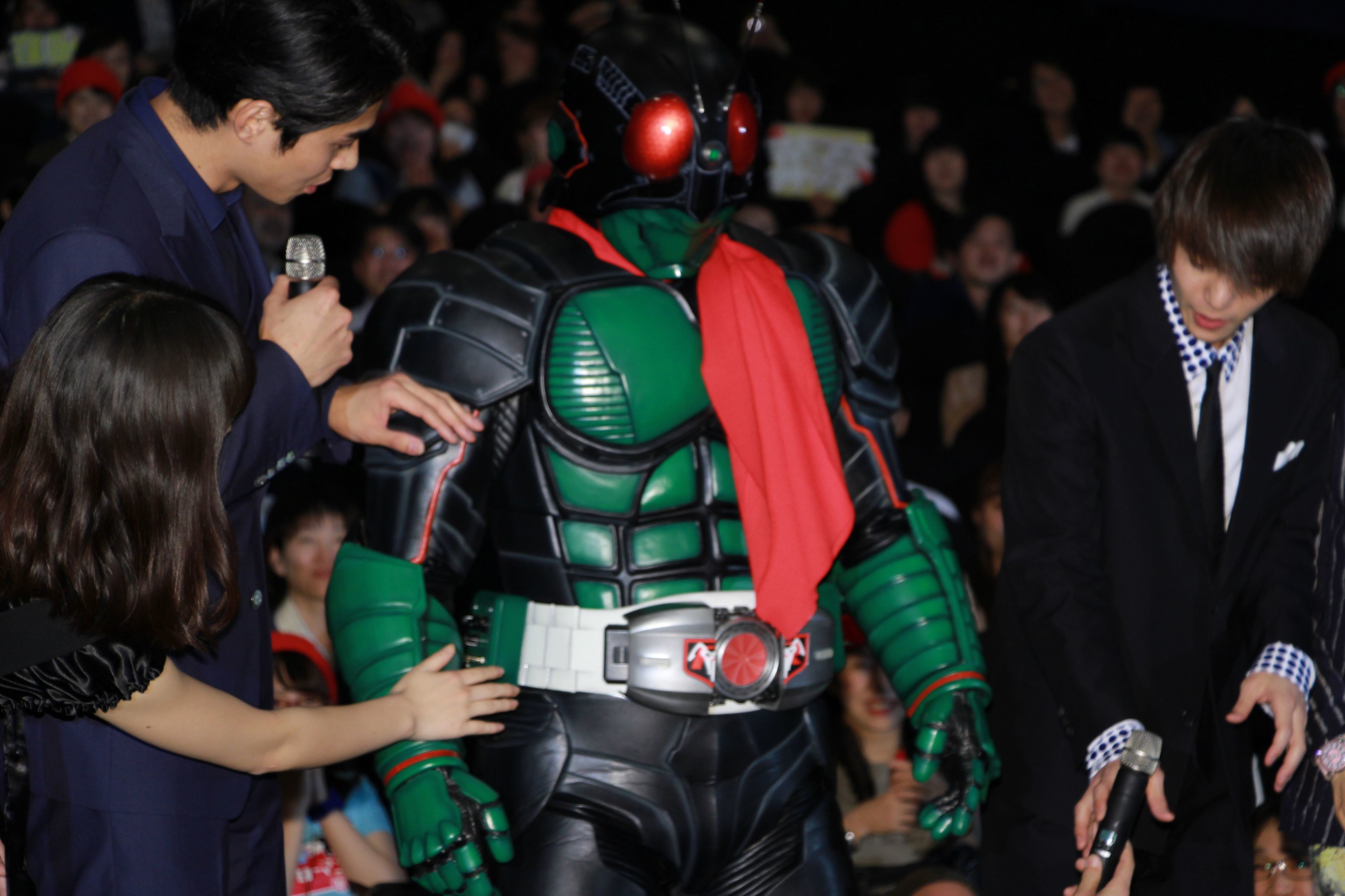 とにかくゴツイ仮面ライダー1号にキャストも大興奮