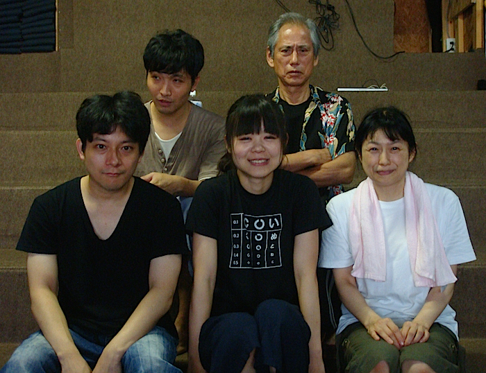 出演者の一部。前列左から・小林夢二、岩本苑子、水柊　後列左から・る、井村