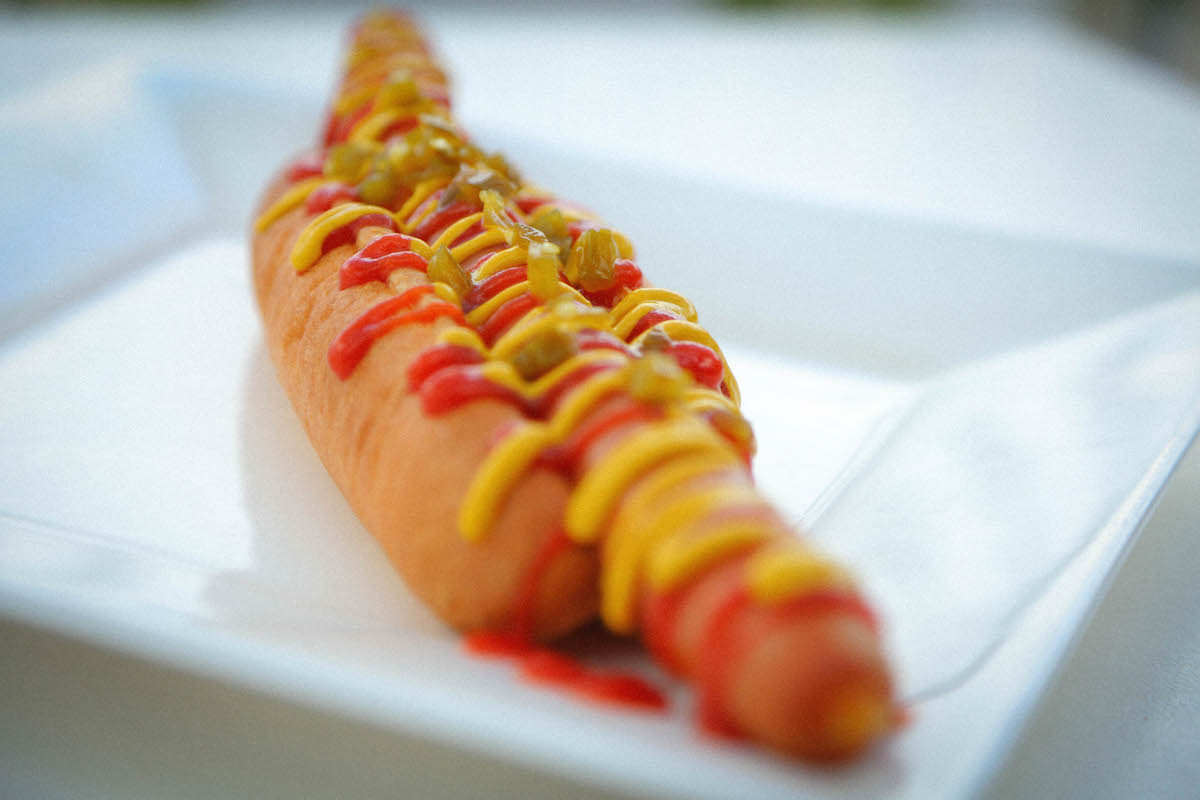 『ハチテン』にも出店される天狗ドッグ 想像の倍長いです。必食！