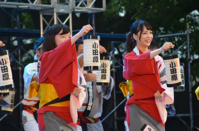 市内のダンスグループによる「小田原ちょうちん踊りコンクール」