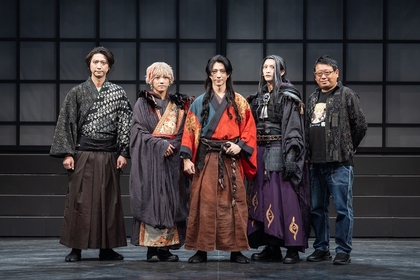 舞台『死神遣いの事件帖 終』が開幕　鈴木拡樹、安井謙太郎らが作品愛を語った囲み取材＆公開ゲネプロオフィシャルレポートが公開