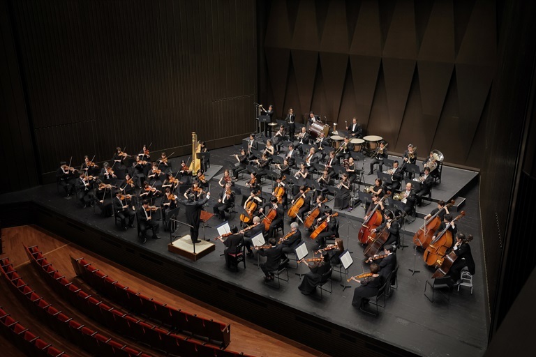 今シーズンも、大阪交響楽団をよろしくお願いします 　　(C)飯島隆