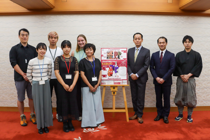 歌舞伎俳優と留学生が交流「日本の伝統を表した文化だと思った」ーー初心者からツウまで楽しめる『歌舞伎への誘い～鑑賞と体験～』