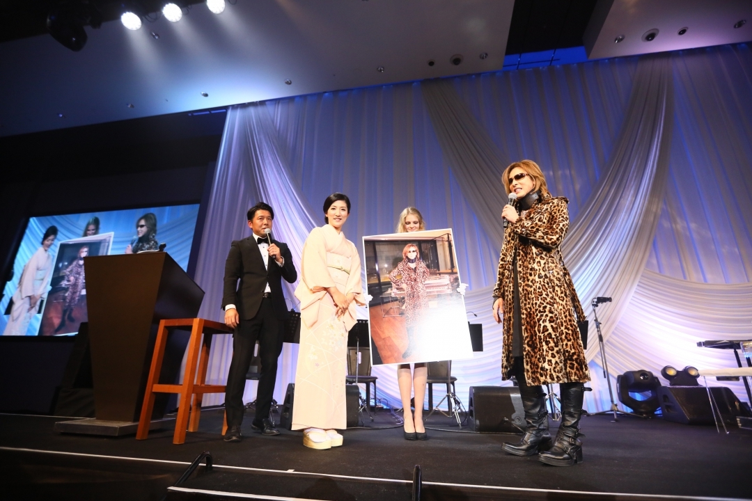 画像】YOSHIKIディナーショー、チャリティーオークション落札総額は