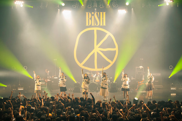 BiSH「NEVERMiND TOUR」1月8日公演の様子。