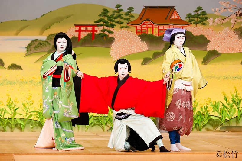 菅原伝授手習鑑　道行詞の甘替』（左より）中村鶴松、中村虎之介、中村福之助