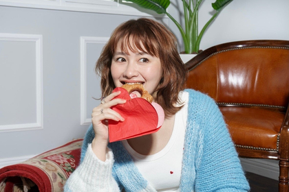 有華、自己肯定ソング「Hiya!」のデジタルリリースが決定、マルチクリエーターRyo’LEFTY’Miyataと共作