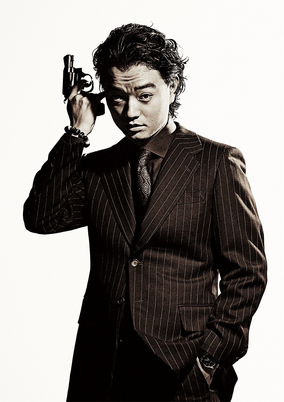 ヤクザの策士。組織の中でうまく上りつめるが、綻んだ計画から組織内で目をつけられてしまう。 (C)2020「初恋」製作委員会(C)2020「初恋」製作委員会