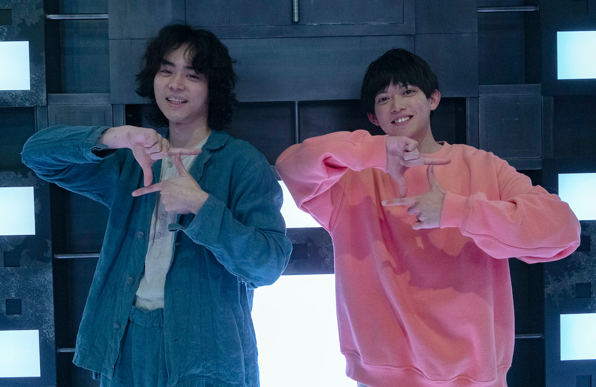 左から、菅田将暉、松丸亮吾