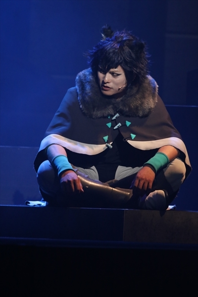 怒突 (C)西尾維新・中村光／集英社 (C)エイベックス・ピクチャーズ株式会社