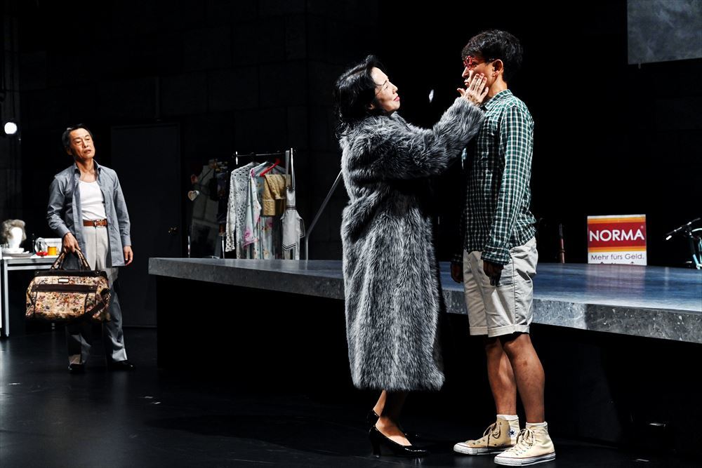 世田谷パブリックシアター『チック』 撮影：細野 晋司
