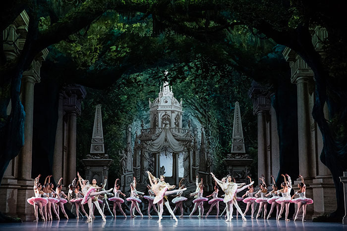 『夏の夜の夢』（C）Paris Opera Ballet
