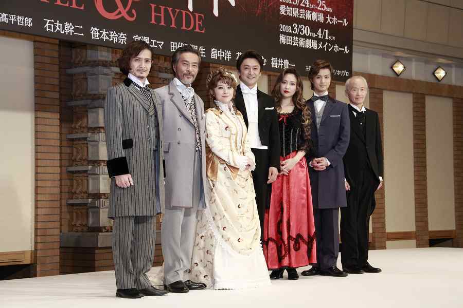 （左から）畠中洋、福井貴一、宮澤エマ、石丸幹二、笹本玲奈、田代万里生、花王おさむ