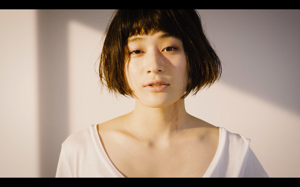 水曜日のカンパネラ「マッチ売りの少女」ミュージックビデオのワンシーン。