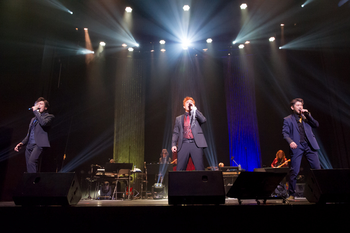 2016年「cube三銃士 Mon STARS Concert～Returns～」ステージ写真（撮影：桜井隆幸）