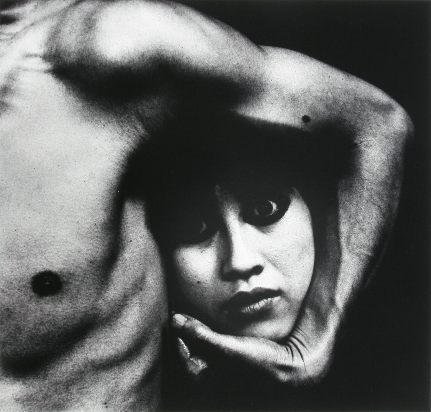 細江英公(日本、1933) 《おとこと女 #20》1960年	(C)Eikoh Hosoe