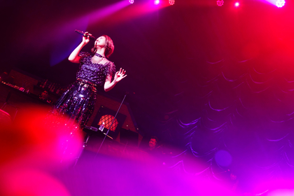 「歌い継いでいきたい」Ms.OOJA、東京・明治座で昭和/平成の名曲をカバー『流しのOOJA総集編TOUR』ファイナル公演レポート