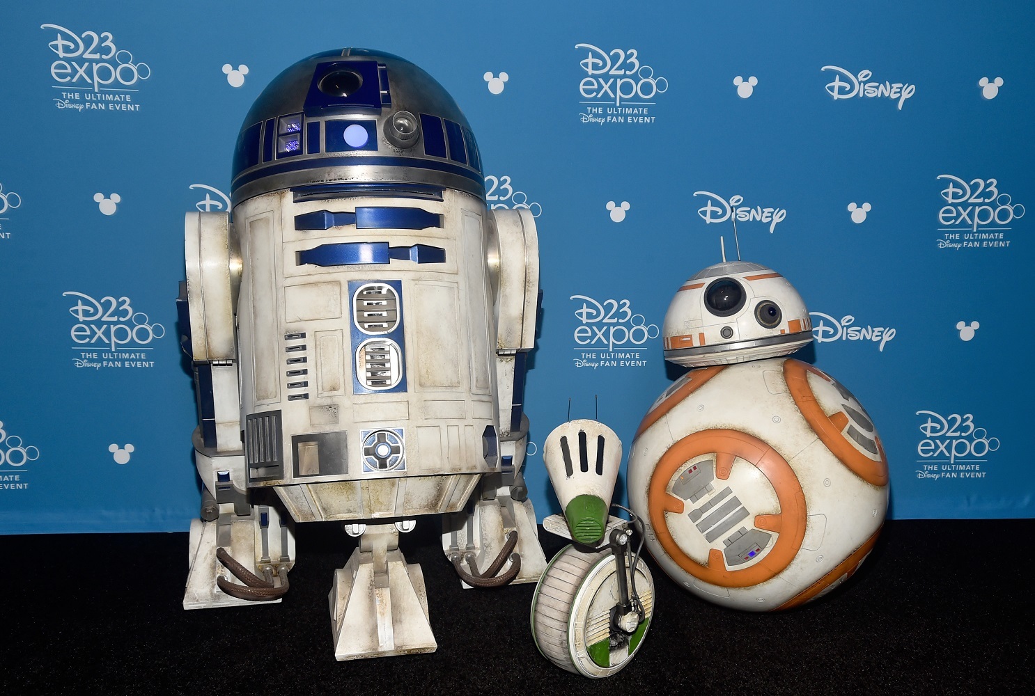 左からR2-D2、D-O、BB-8