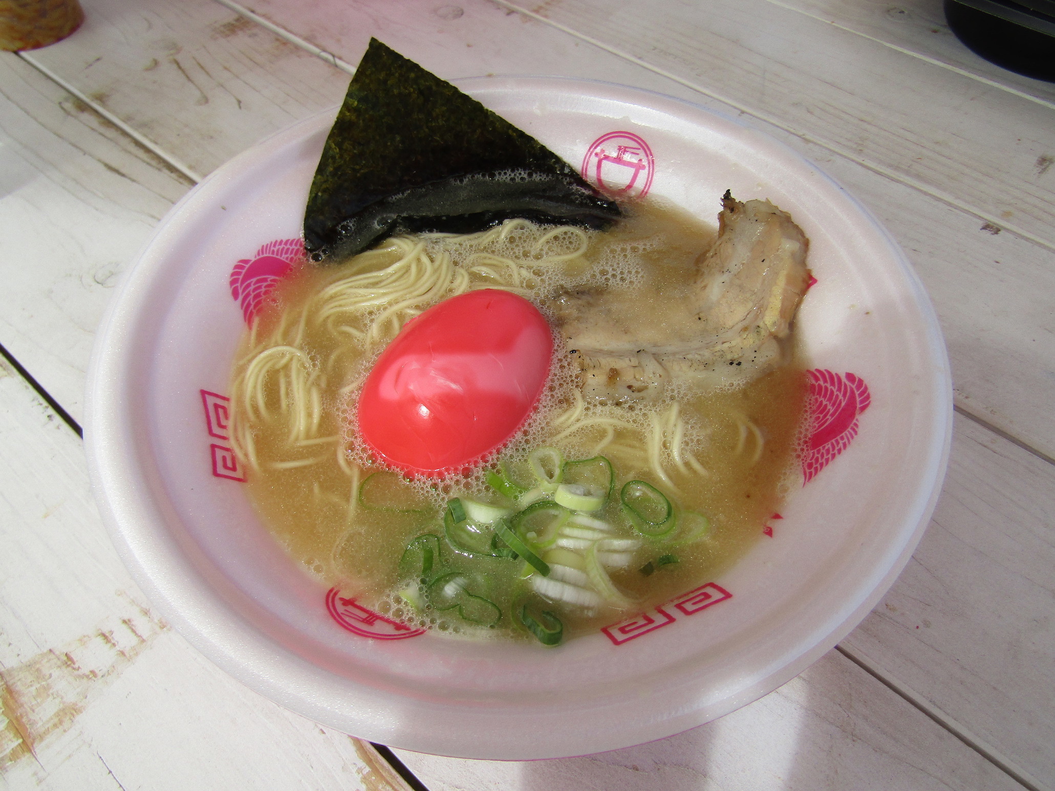 トラの夢『気合注入 漢の生豚骨ラーメン（赤味玉トッピング）』＜大分＞