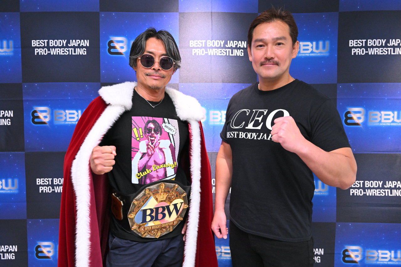 BBW無差別級選手権試合として、ラグジュアリー吉田（左）と谷口智一が対戦する
