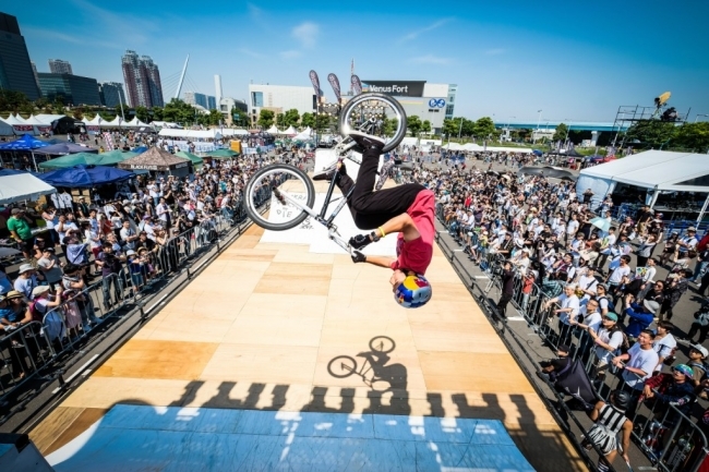 「BMXフリースタイルパーク」では、日本を代表するBMXライダーが集結。世界最高峰のビッグトリックを見せる