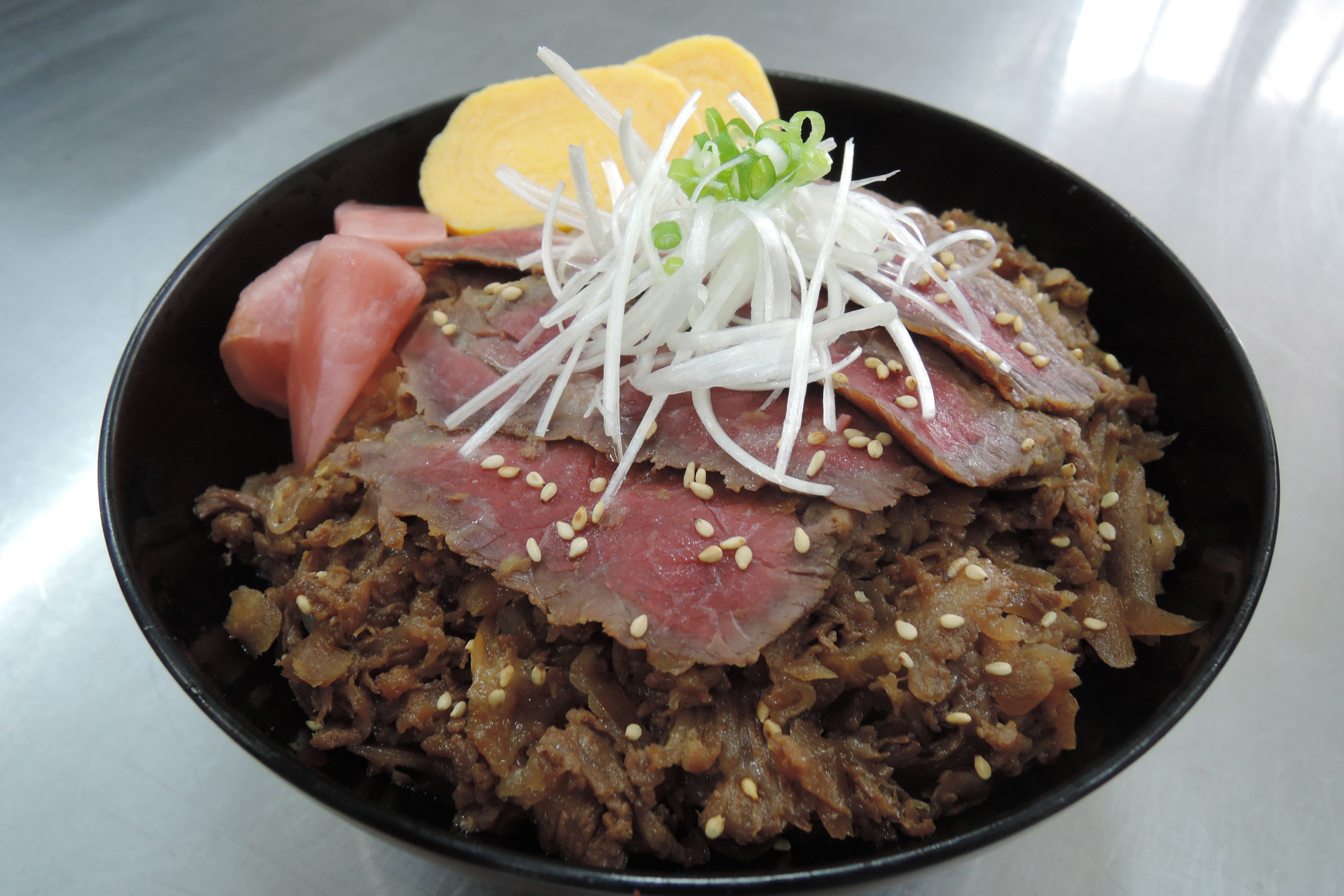 【山形牛ステーキ麹味噌焼き丼】米沢琥珀堂（山形）