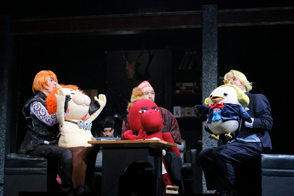 舞台『よんでますよ、アザゼルさん。』開幕　人形×人間たちの“2.5次元人形劇”　舞台写真が到着
