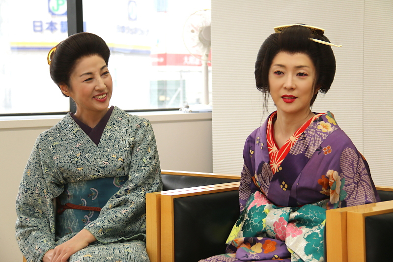 『頭痛肩こり樋口一葉』愛華みれ・若村麻由美