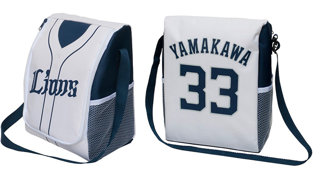 多和田投手、森選手、源田選手、山川選手、秋山選手のうちいずれかのネームと背番号がデザインされた「ユニフォーム型保冷バッグ」