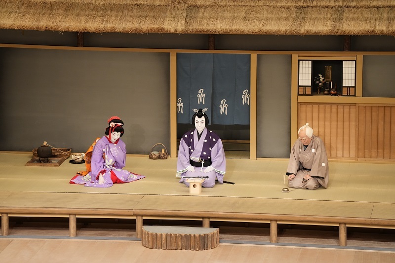 夜の部『賀の祝』（左より）八重＝中村米吉、桜丸＝八代目尾上菊五郎、白太夫＝中村歌六 ／(C)松竹