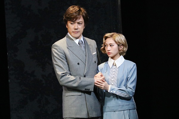 （左から）山口祐一郎、桜井玲 　写真提供：東宝演劇部