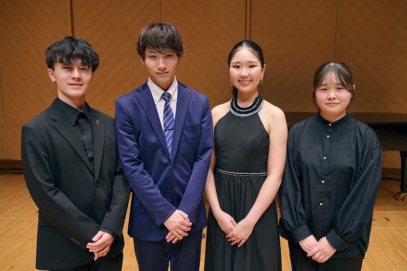 2025特級ファイナリスト4名。左から加藤皓介、高見真智人、津野絢音、稲沢朋華　※ファイナル演奏順