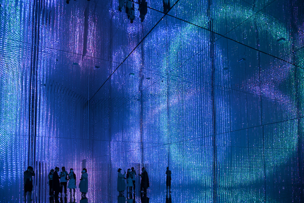The Infinite Crystal Universe teamLab, 2018, Interactive Installation of Light Sculpture, LED, Endless, Sound: teamLab