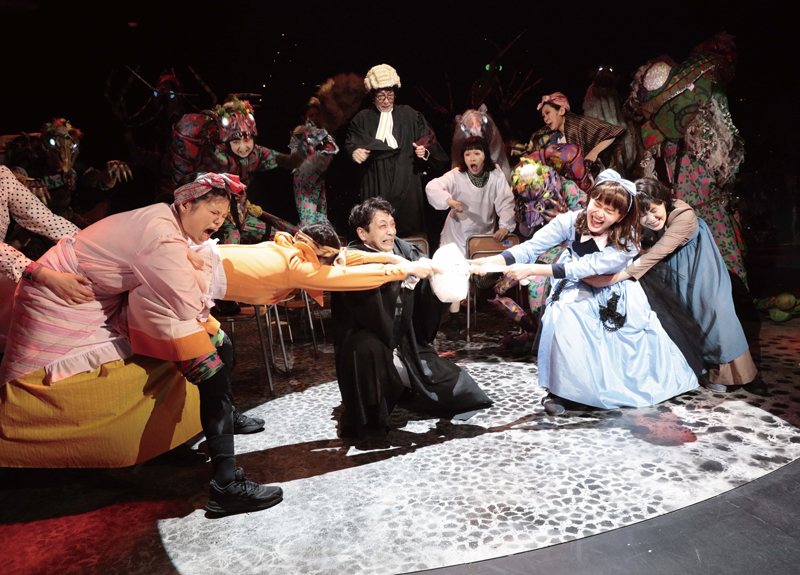 NODA・MAP 第 26 回公演『兎、波を走る』（撮影：篠山紀信）