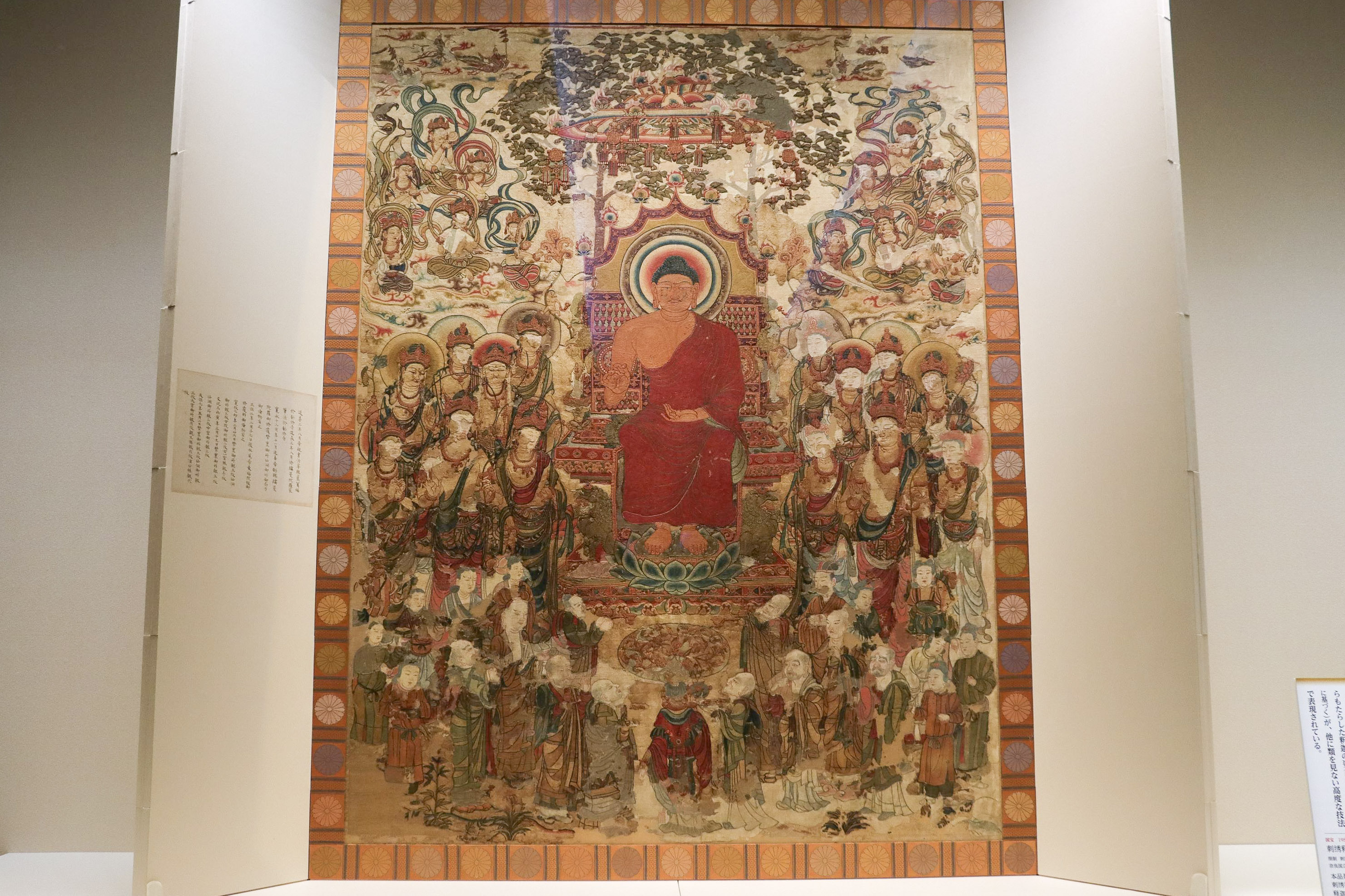 国宝「刺繡釈迦如来説法図」（中国・唐または飛鳥時代（7世紀）、奈良国立博物館）