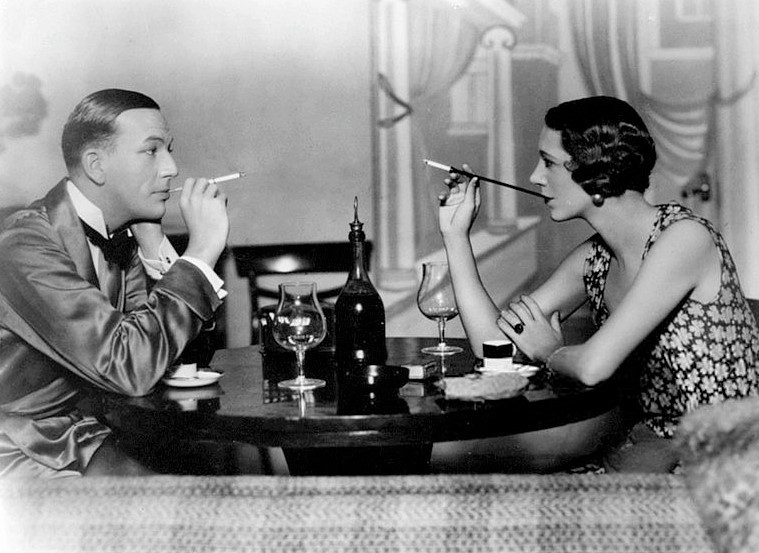 『私生活』ブロードウェイ初演（1931年）のノエル・カワード（左）とローレンス
