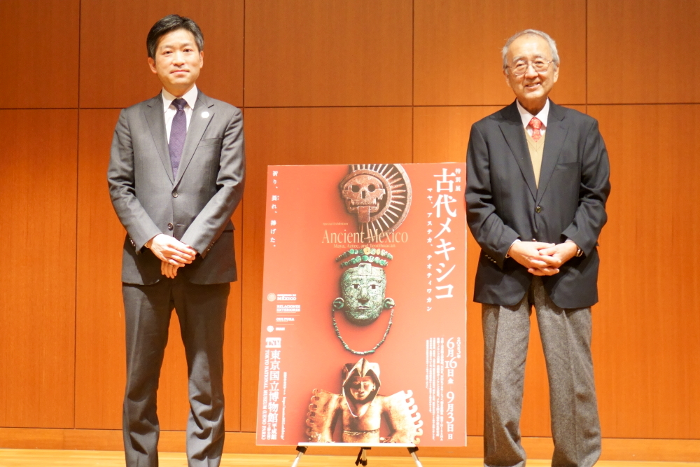 特別展『古代メキシコ ―マヤ、アステカ、テオティワカン』報道発表会にて　右：杉山三郎教授、左：井出浩正研究員