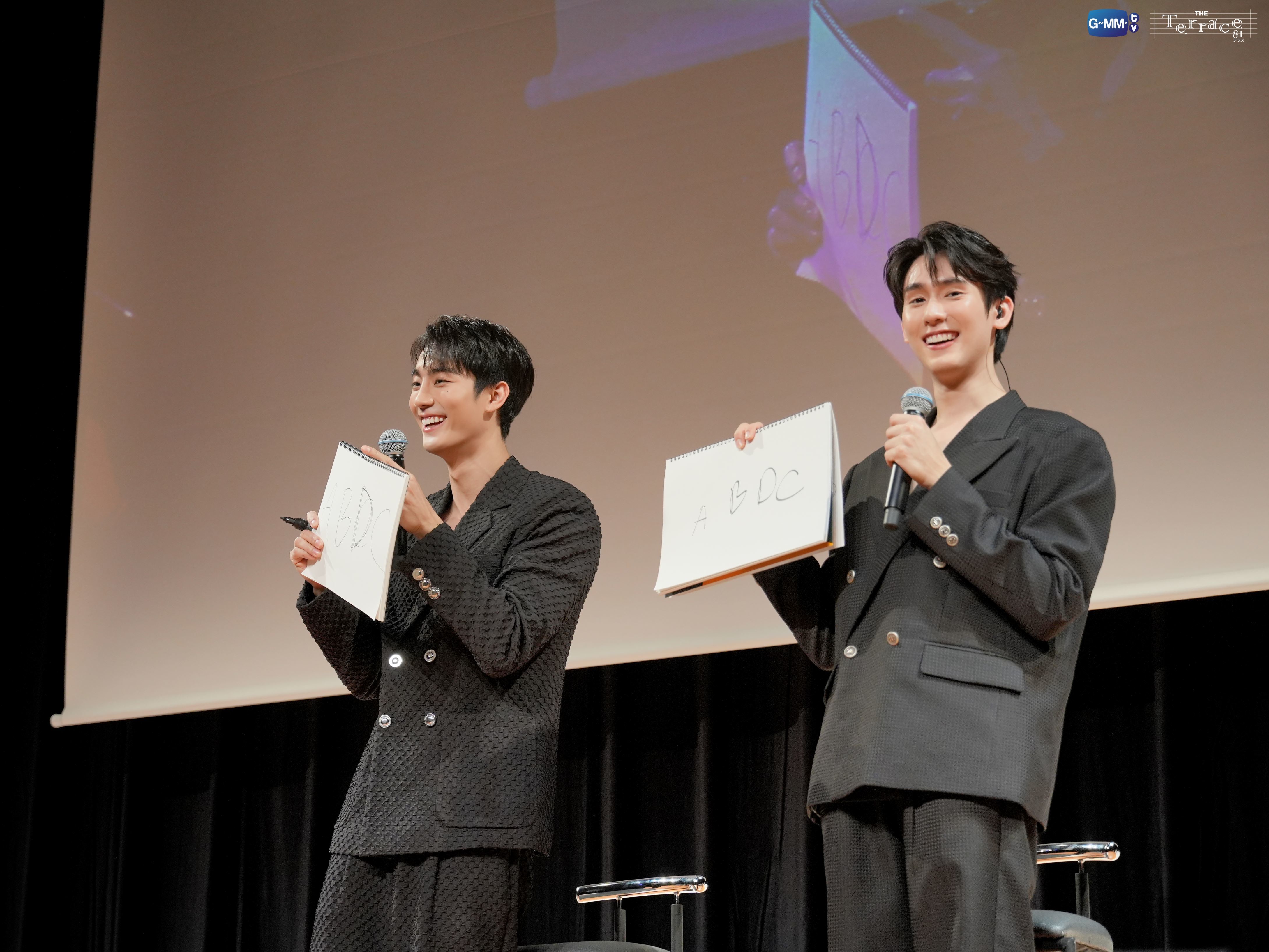 ブックの答えは「ABDC」、対する問題の写真は5枚……