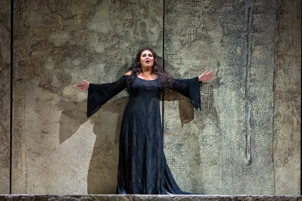 『ナブッコ』リュドミラ・モナスティルスカ ⒸMarty Sohl／Metropolitan Opera