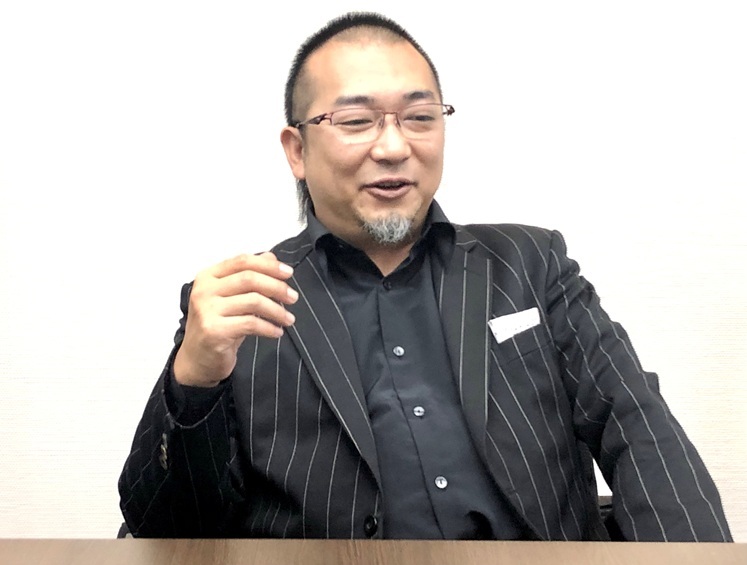 丁寧に質問に答えてくれる長原幸太 　(C)Ｈ.isojima