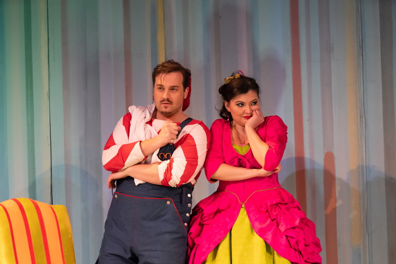ロイヤル・オペラ『セビリアの理髪師』(Rosina) AIGUL AKHMETSHINA, (Figaro) ANDRZEJ FILOŃCZYK / ROH Barber 2023 © Bill Cooper