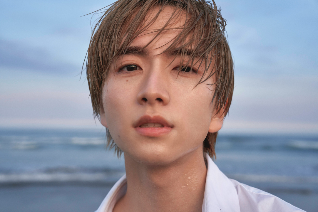 『板垣李光人 20 th Anniversary Photobook  Interlude』メインカット