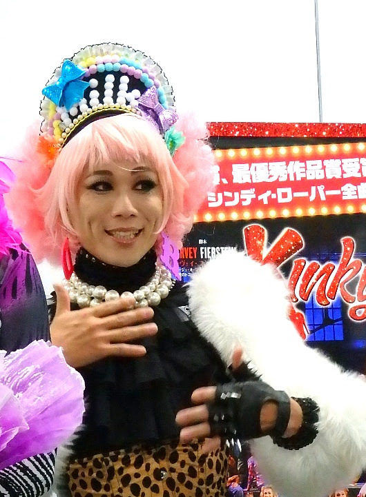 来日版『キンキーブーツ』大阪公演会見よりドラァグクイーンのルル・デイジー