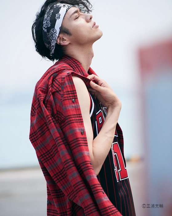 稲垣成弥1st写真集「Check」サンプルカット 　(C)三浦太輔
