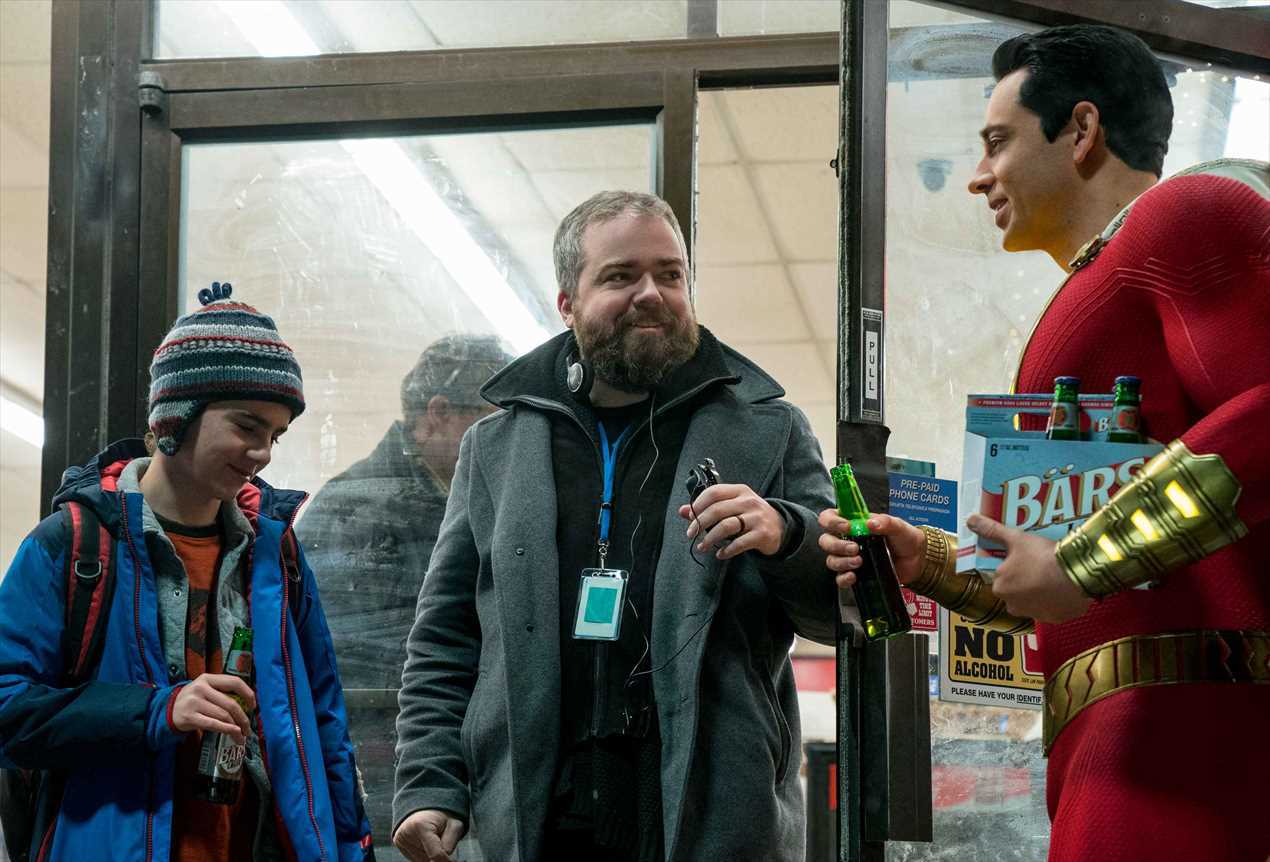 中央、デイビッド・F・サンドバーグ監督 『シャザム！』（C）2019 WARNER BROS. ENTERTAINMENT INC.