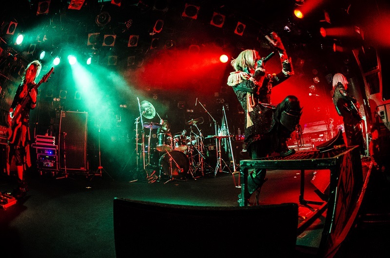 DIAURA 撮影＝MIKI FUJIWARA
